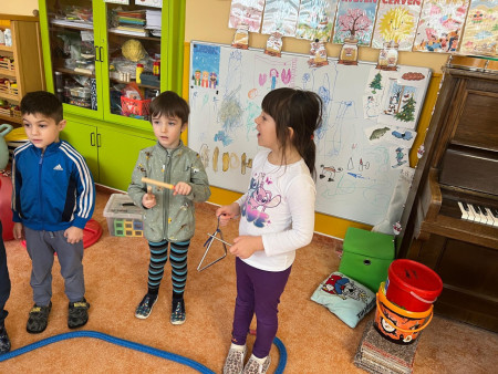 Hrajeme na hudební nástroje